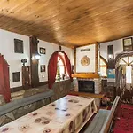 Nyaraló зеленият двор *