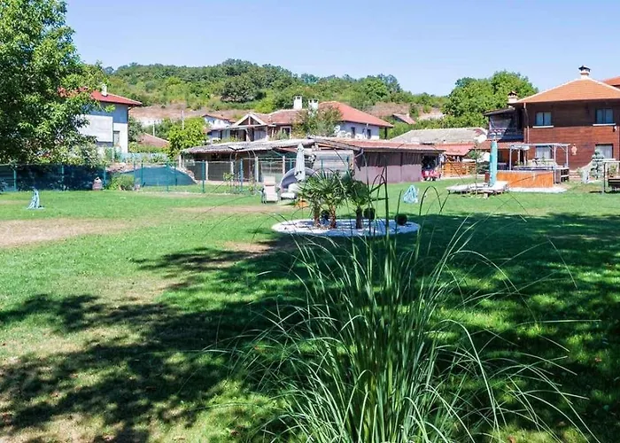 зеленият двор Σπίτι διακοπών Mladezhko