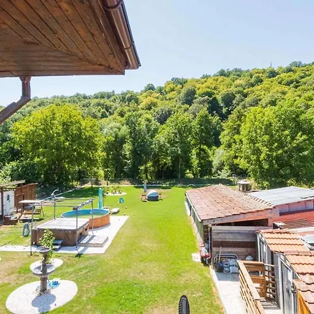 зеленият двор