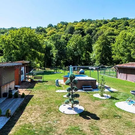 Case de vacanță зеленият двор Mladezhko