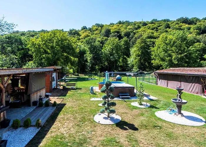 Hébergement de vacances зеленият двор Mladezhko